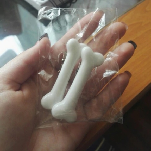 Pair of White Bone Hair Clips - Picture 6 of 6